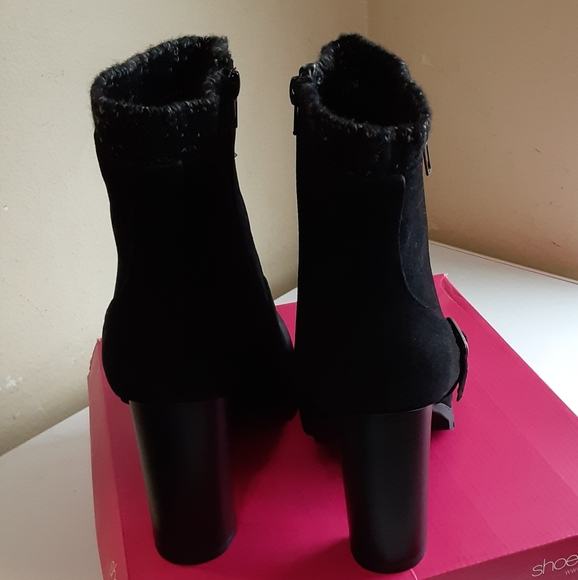 Size 11 wide Sweater Cuff Bootie - Picture 2 of 8